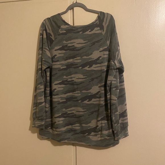 Camo long sleeve pocketed T-shirt ‘Blessed’ size 1X. Worn 1X - Picture 3 of 7